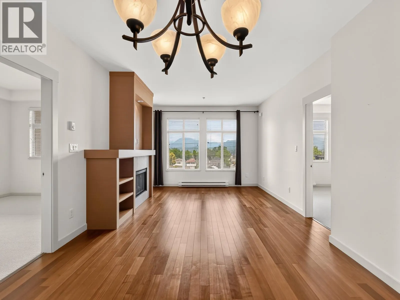 305 4365 HASTINGS STREET