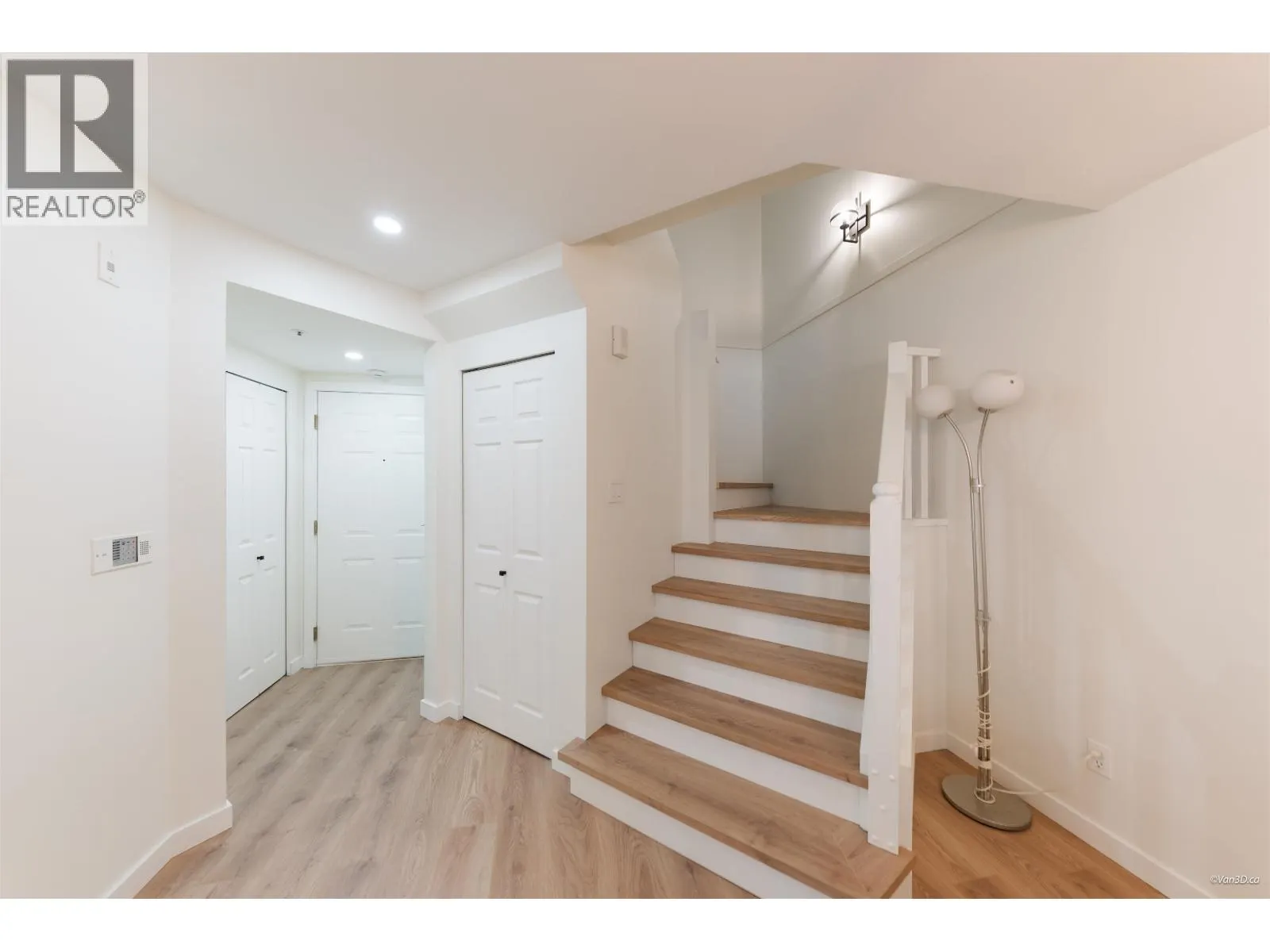 113 2960 PRINCESS CRESCENT