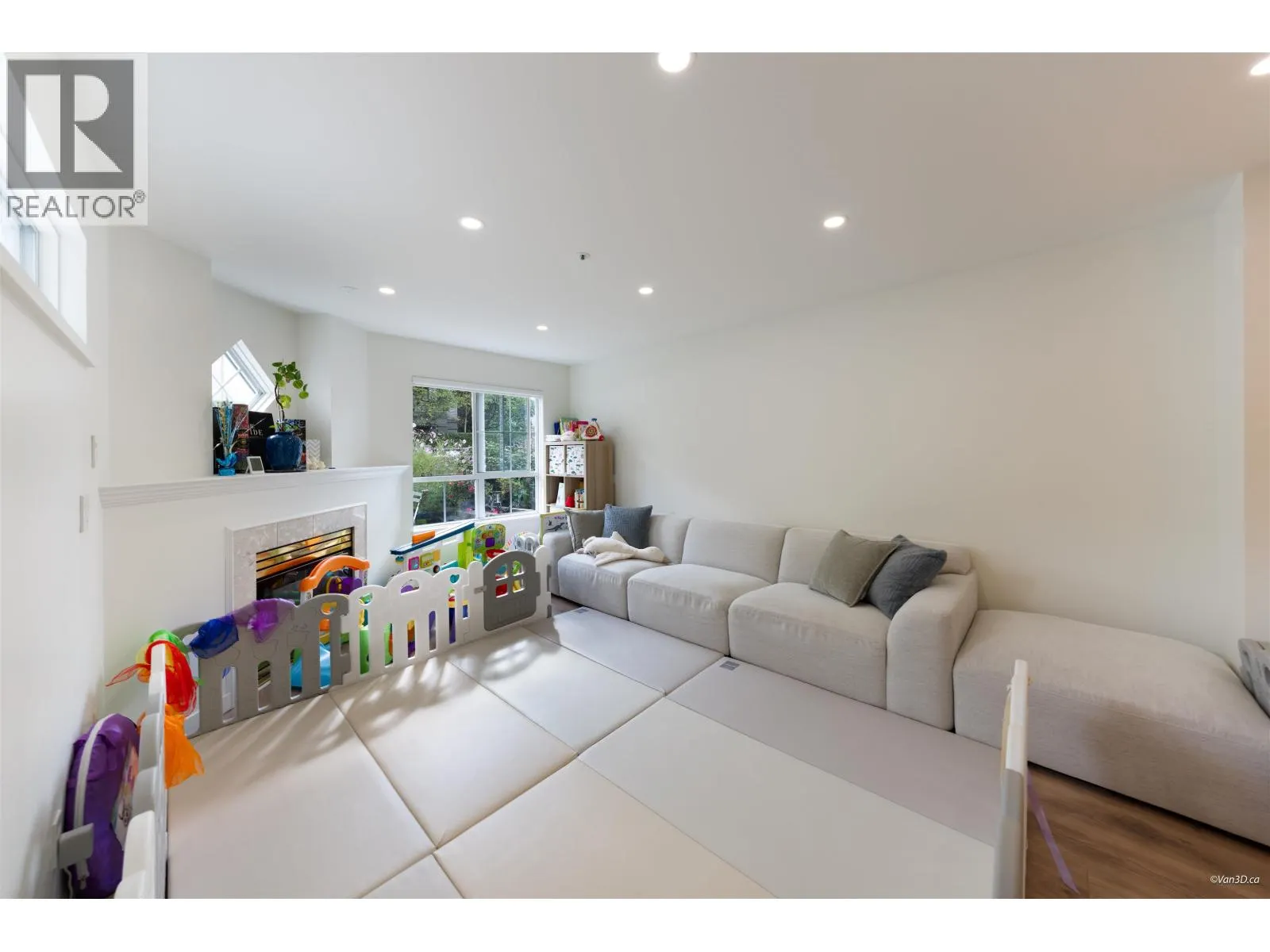 113 2960 PRINCESS CRESCENT