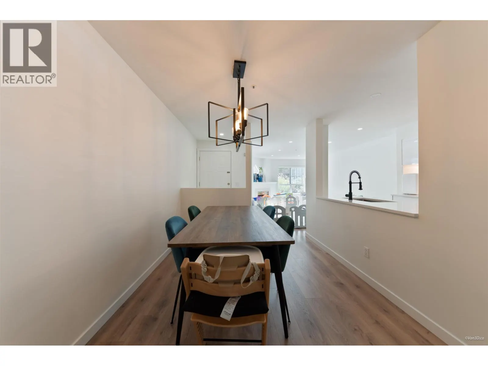 113 2960 PRINCESS CRESCENT