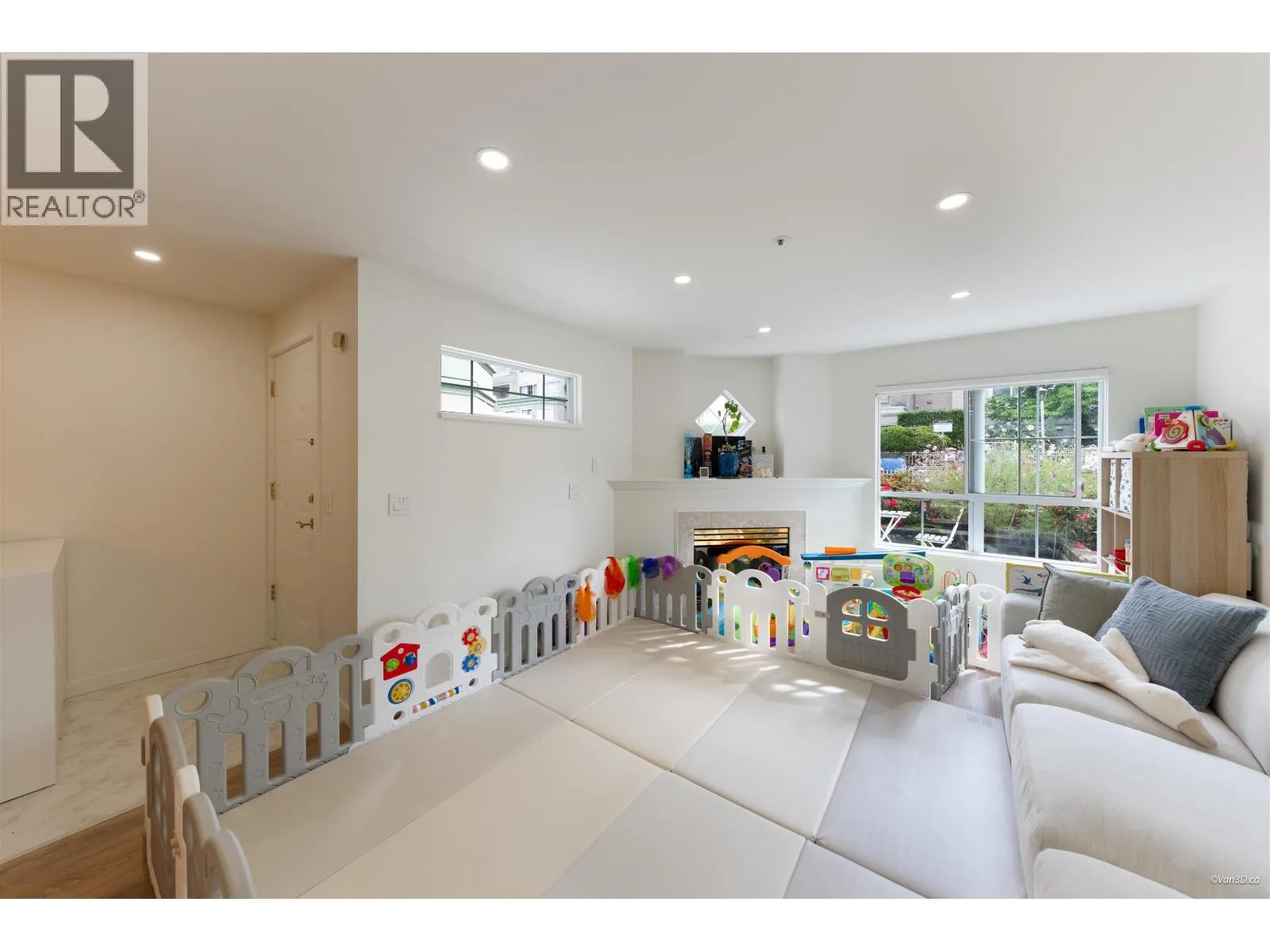 113 2960 PRINCESS CRESCENT