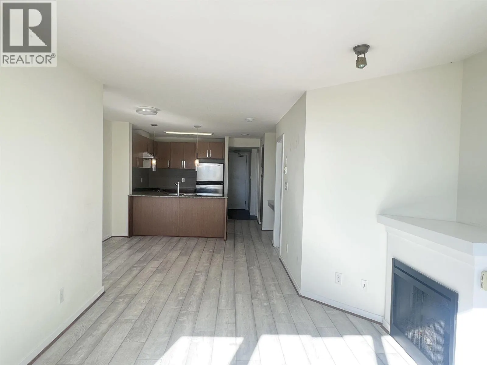 606 9888 CAMERON STREET