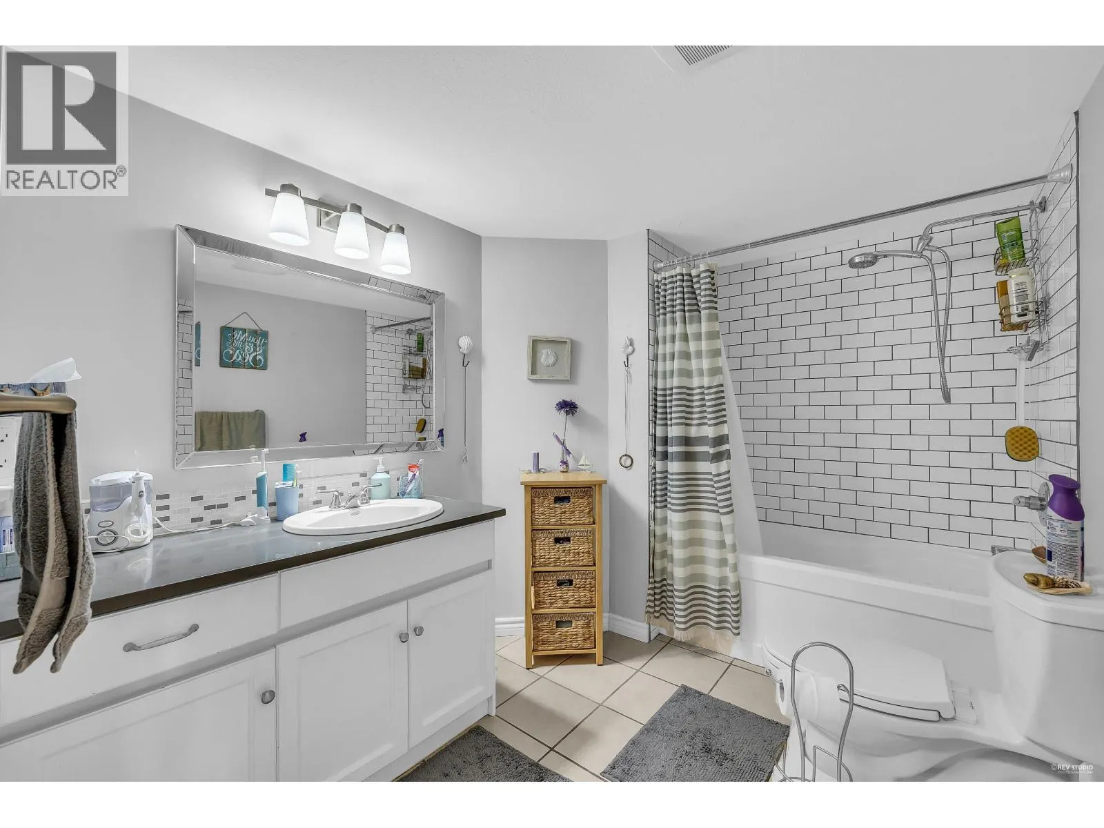 15 5661 LADNER TRUNK ROAD