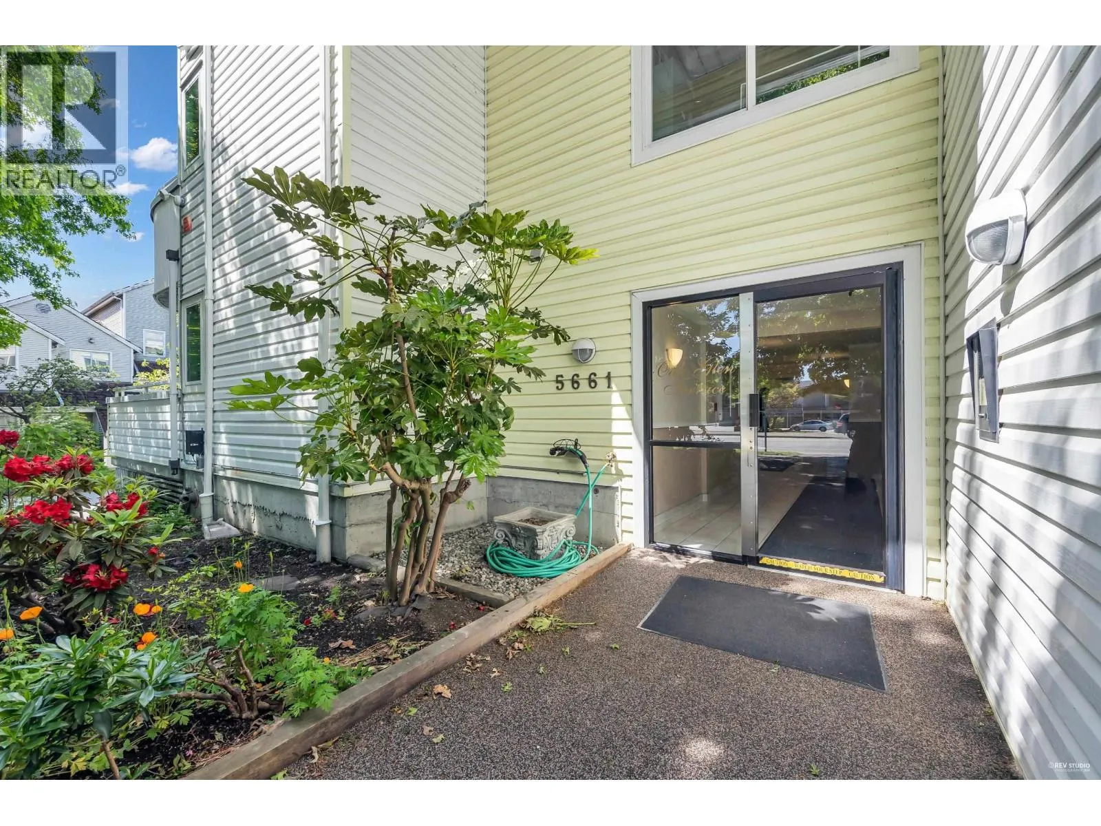 15 5661 LADNER TRUNK ROAD