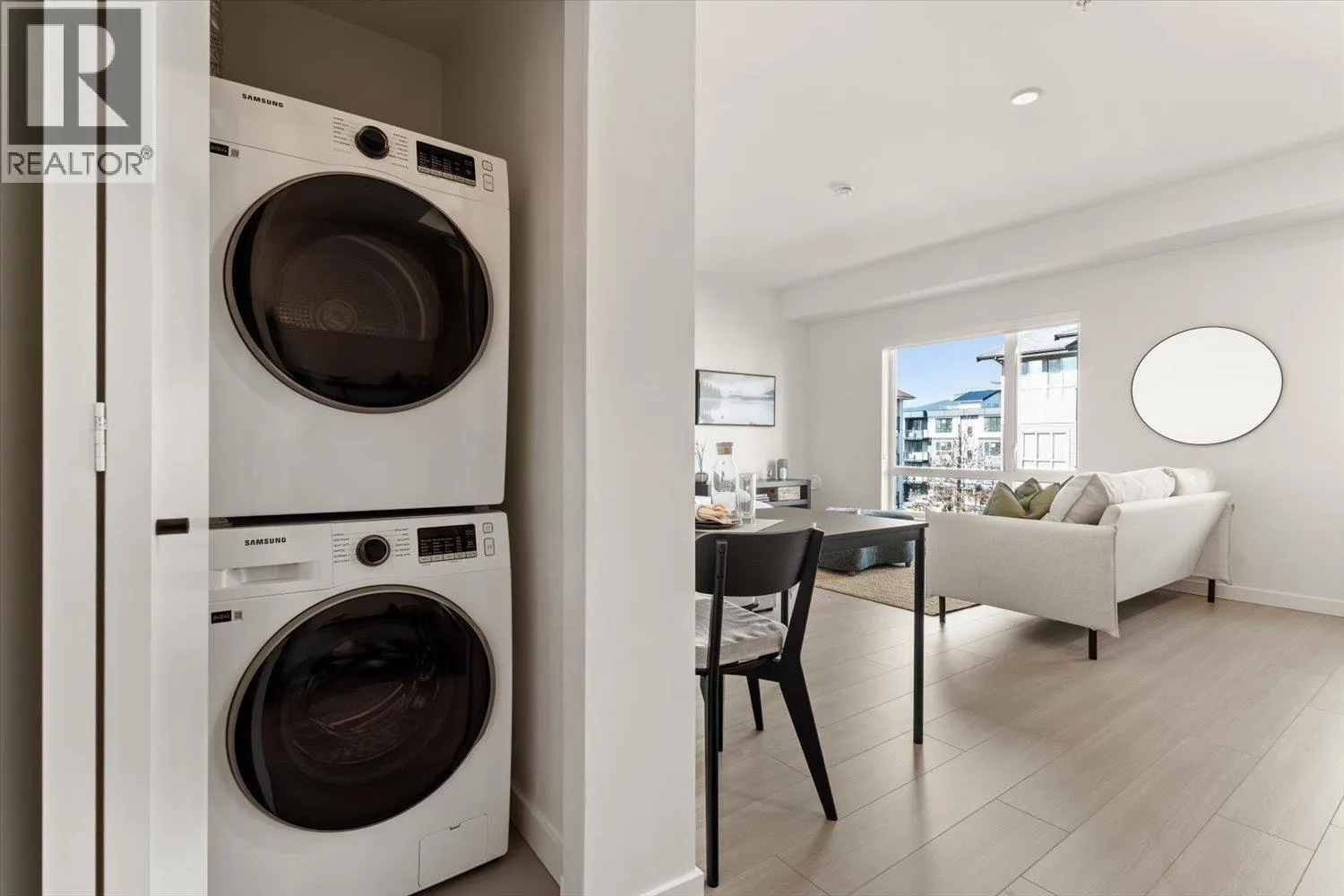 204 2277 HAWTHORNE AVENUE