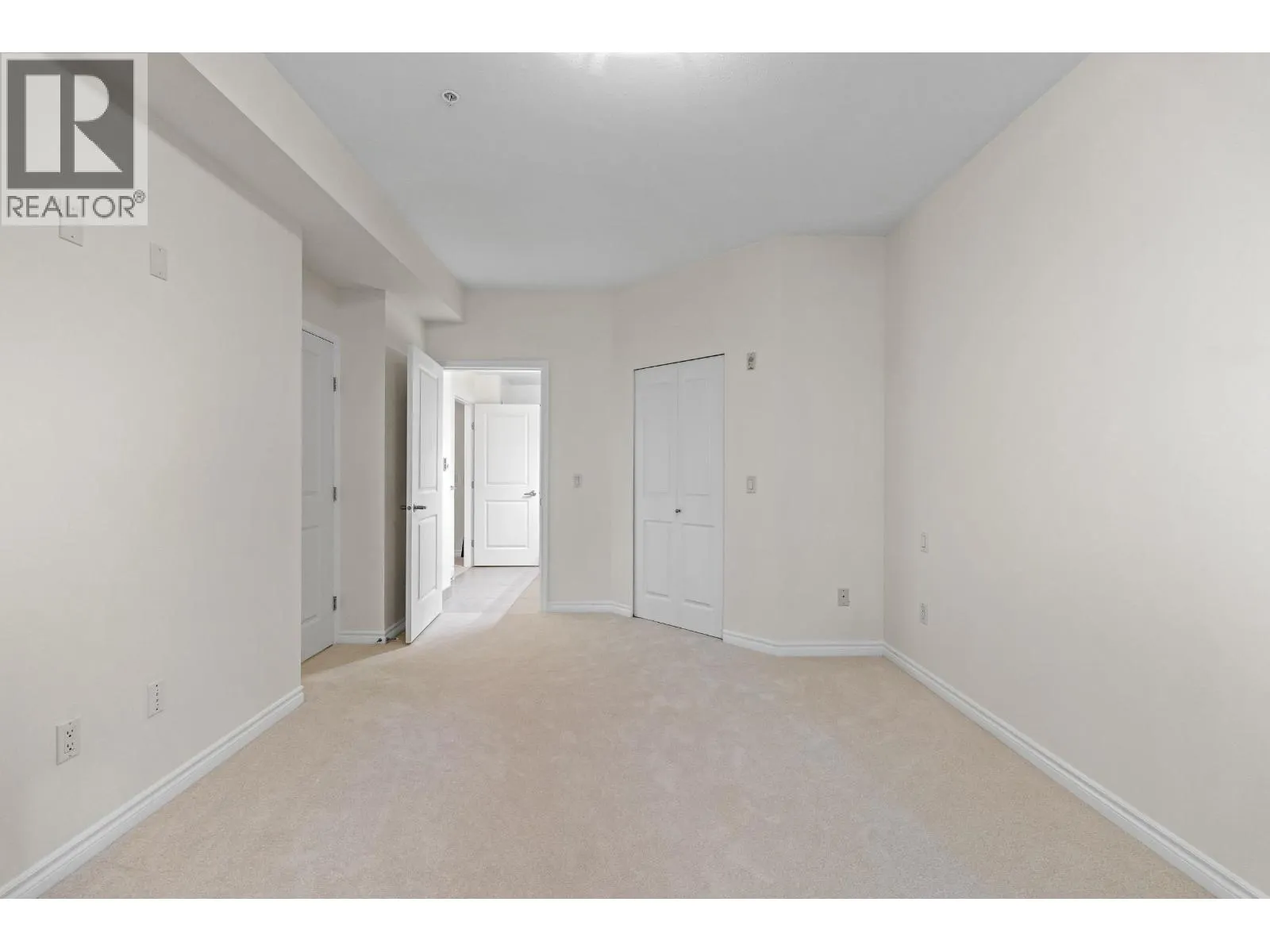 208 3151 CONNAUGHT CRESCENT