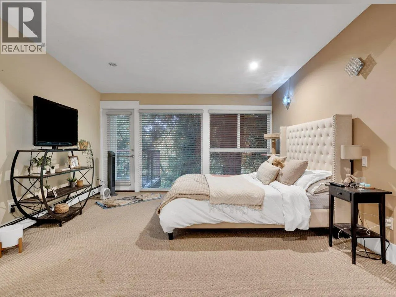 7565 WHELEN COURT
