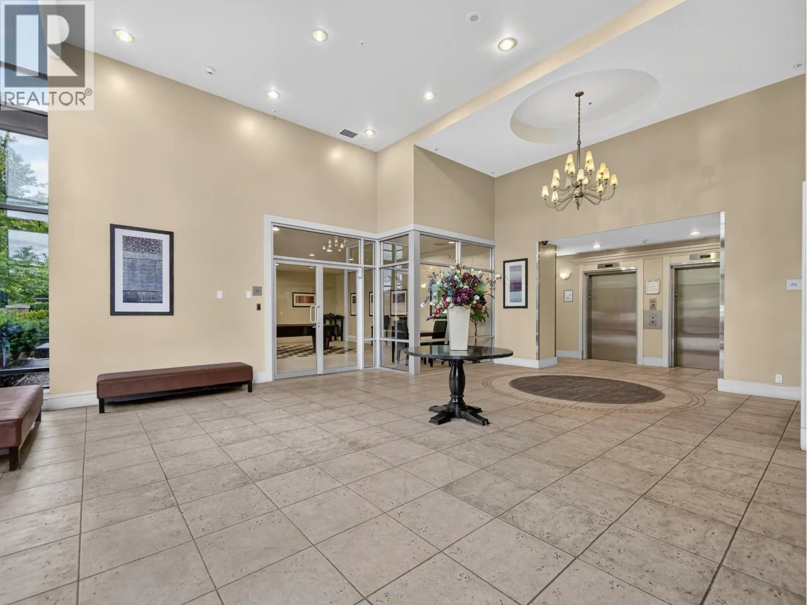 1101 11 E ROYAL AVENUE