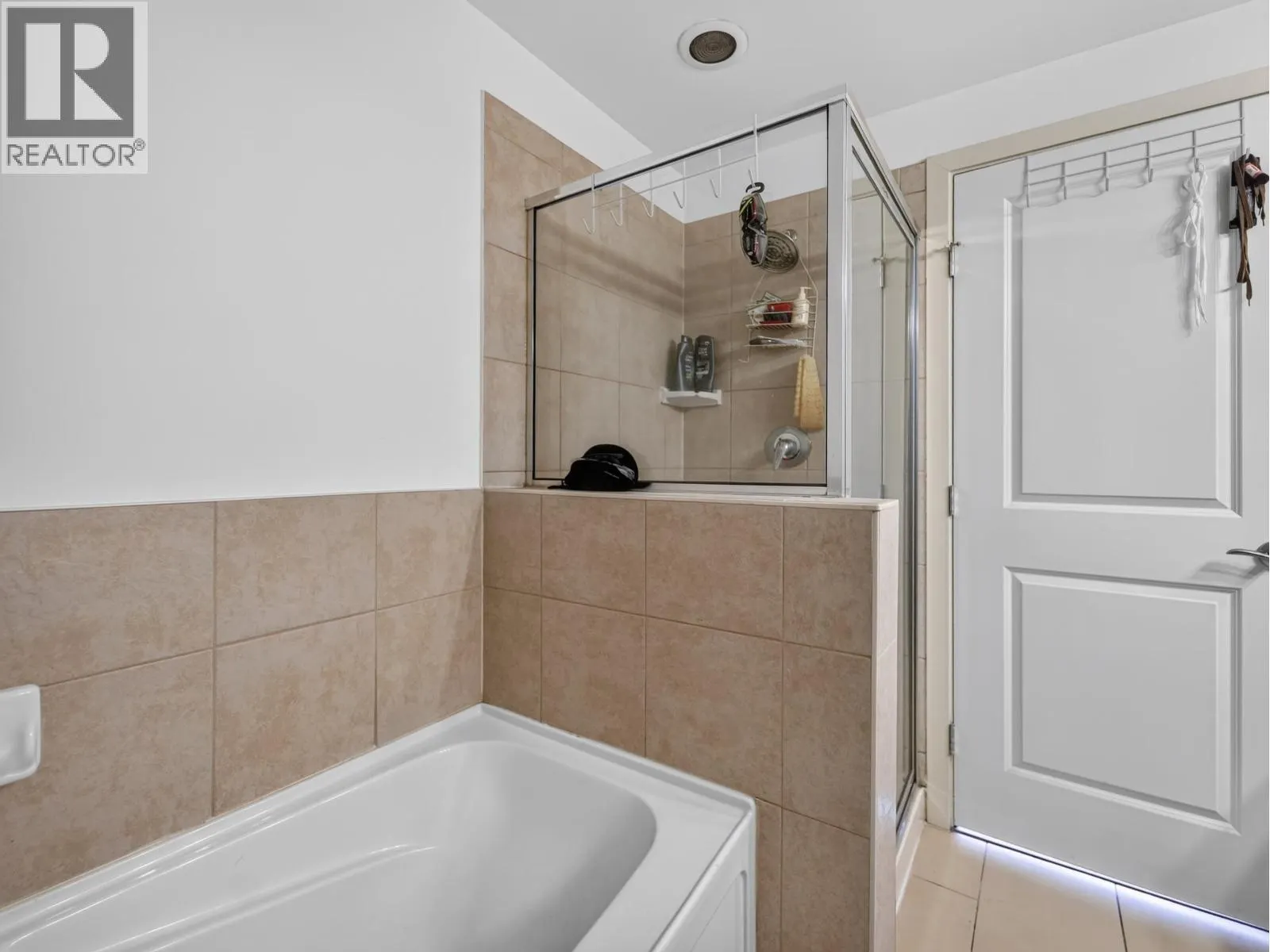 1101 11 E ROYAL AVENUE