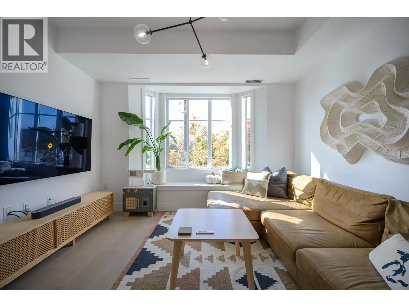 6363 SOUTHLANDS DRIVE