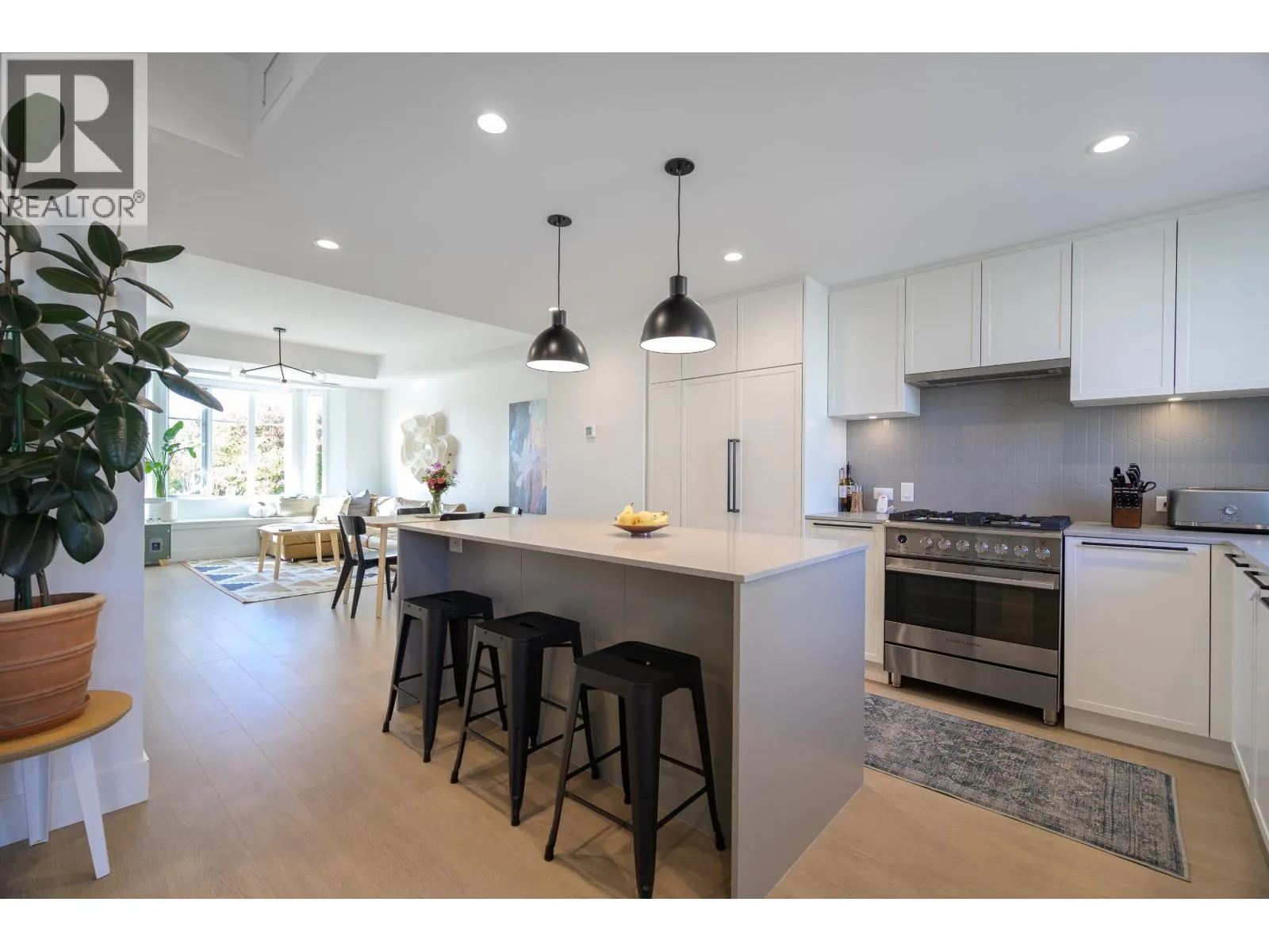 6363 SOUTHLANDS DRIVE