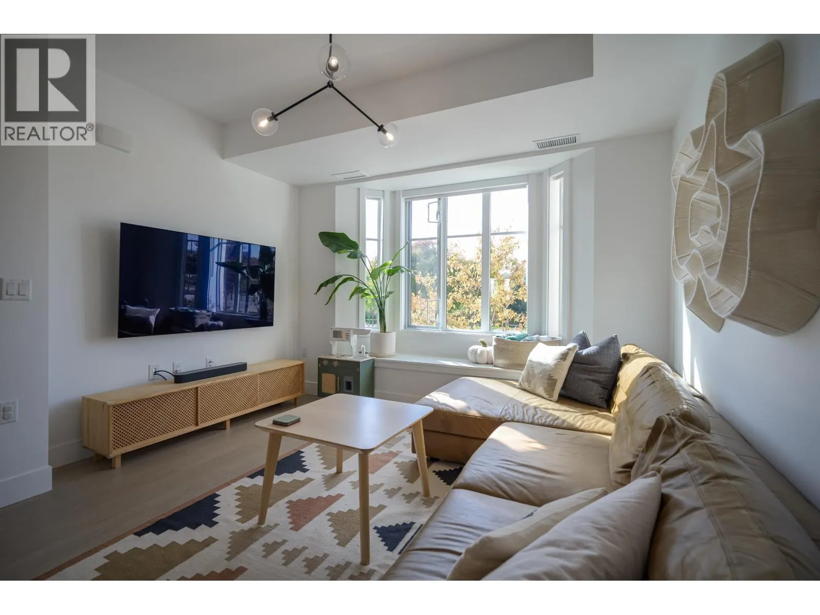6363 SOUTHLANDS DRIVE