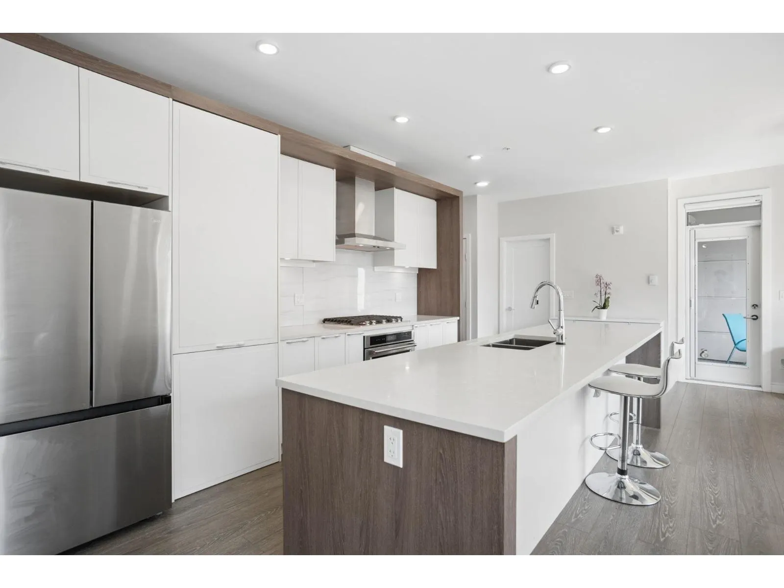 216 11507 84 AVENUE