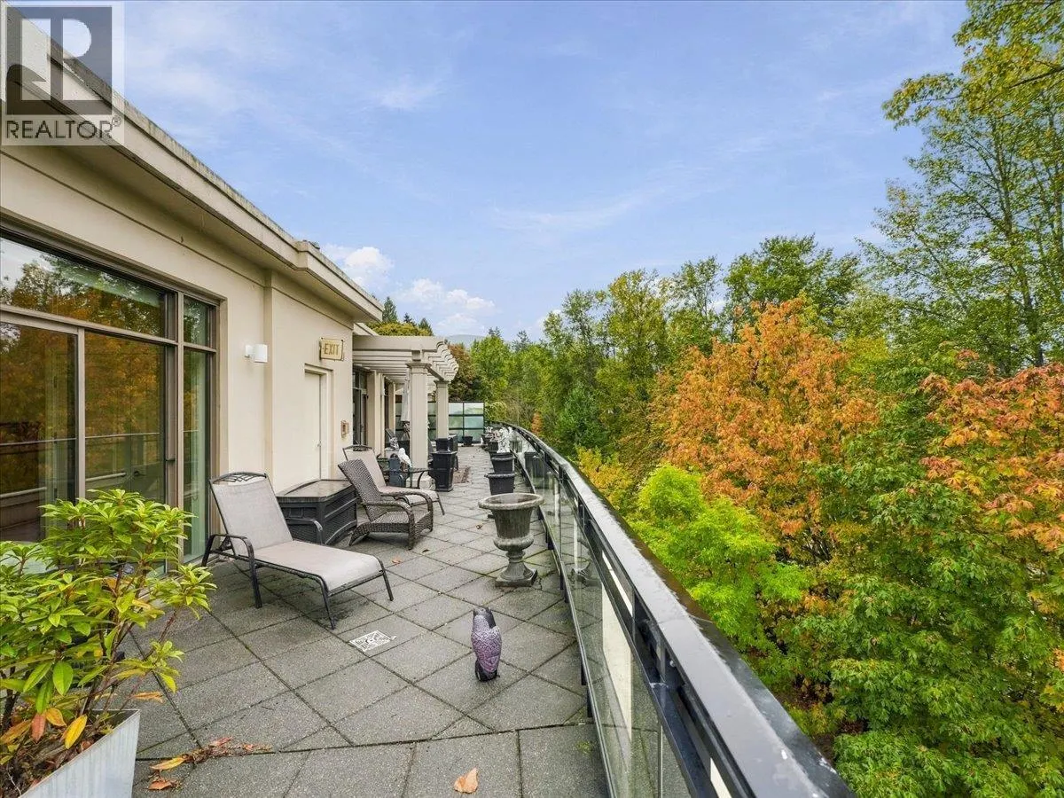PH 526 WATERS EDGE CRESCENT