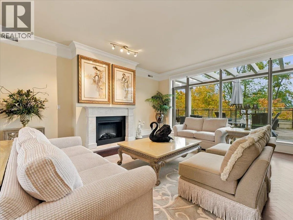 PH 526 WATERS EDGE CRESCENT