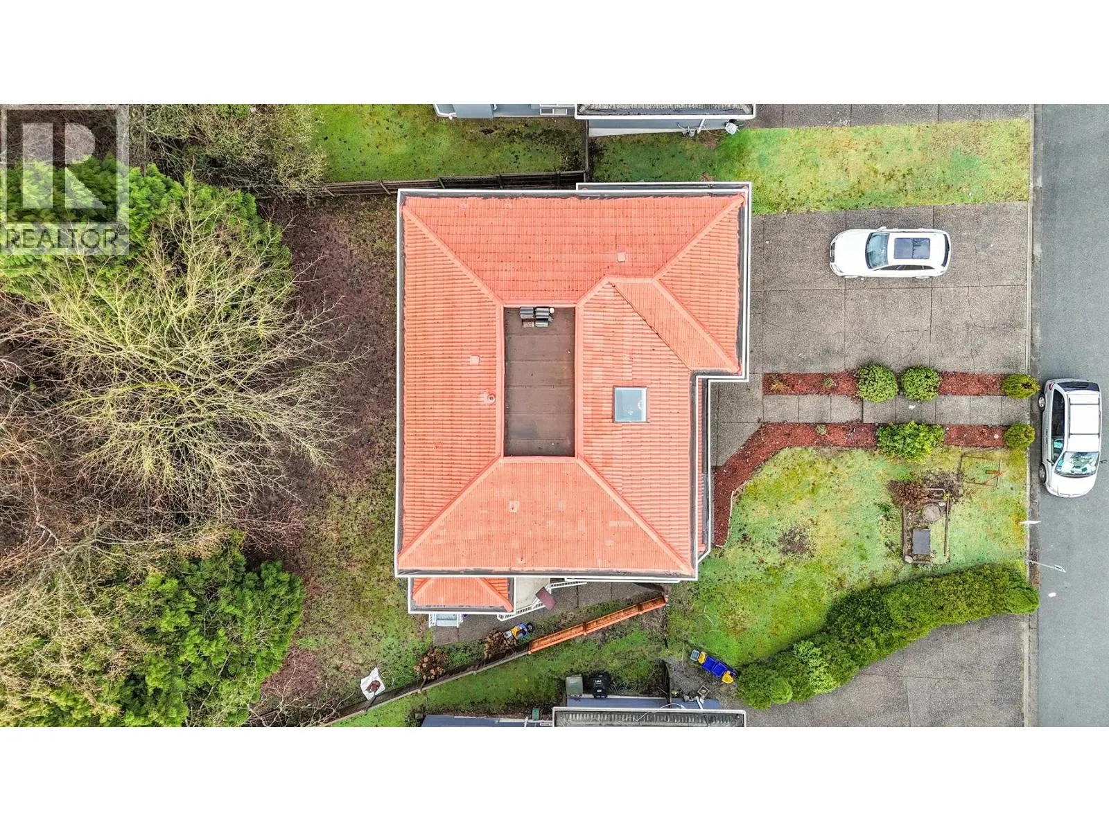 6998 FIELDING COURT