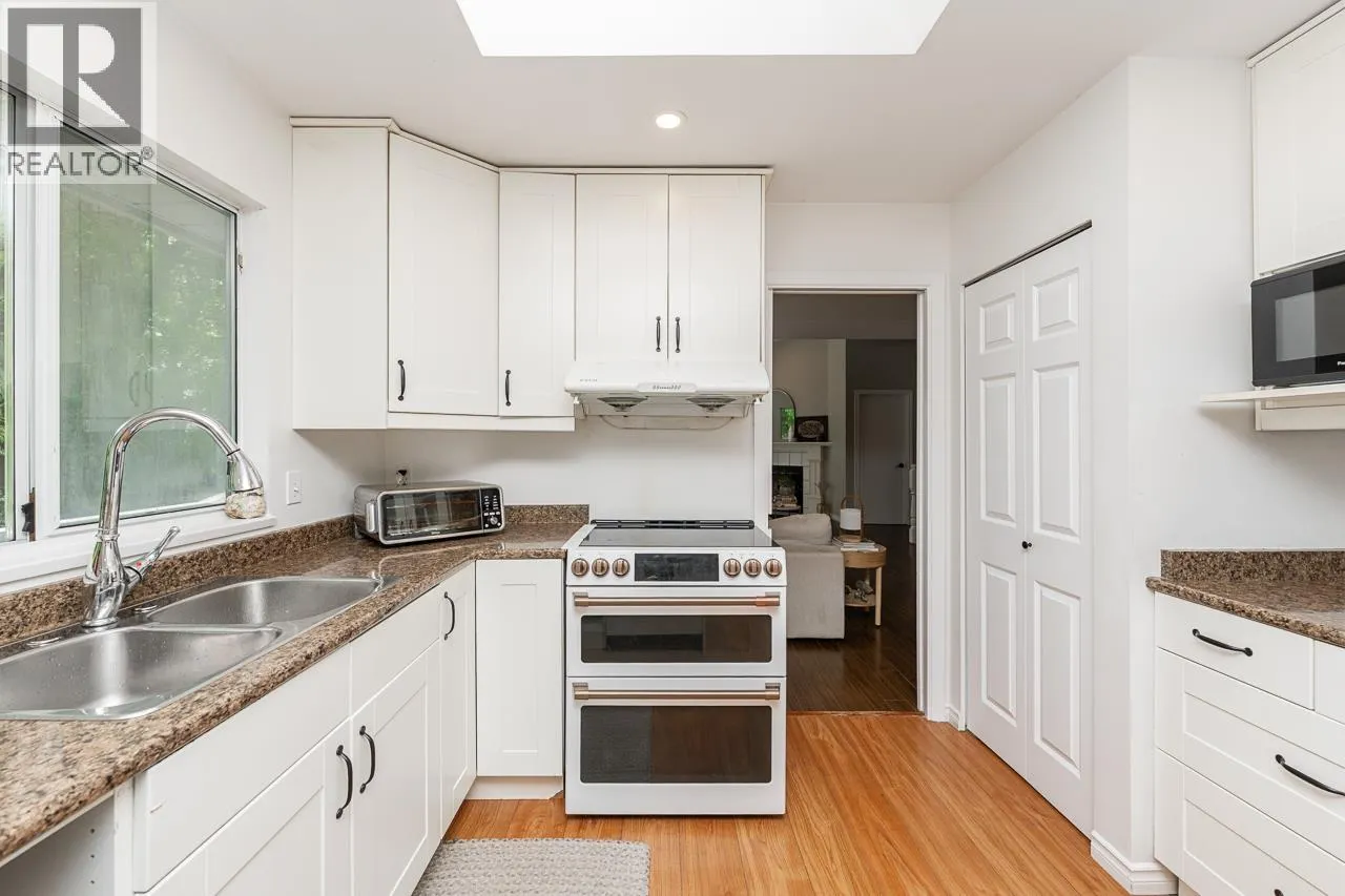 1221 ROCHESTER AVENUE