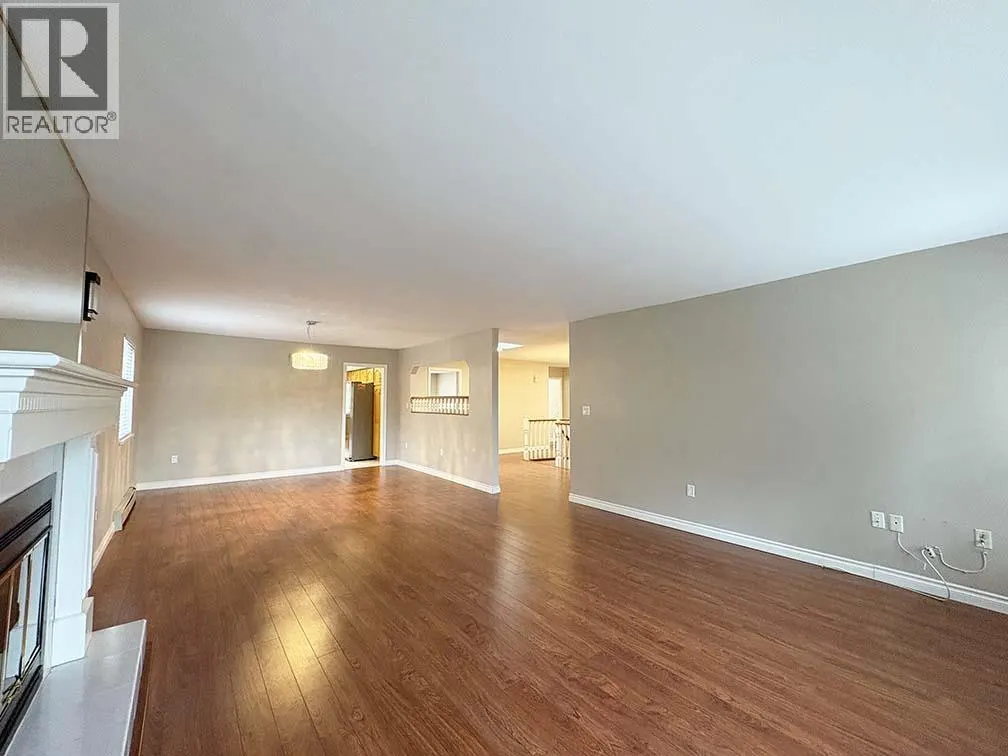 Upper 5225 CANADA WAY