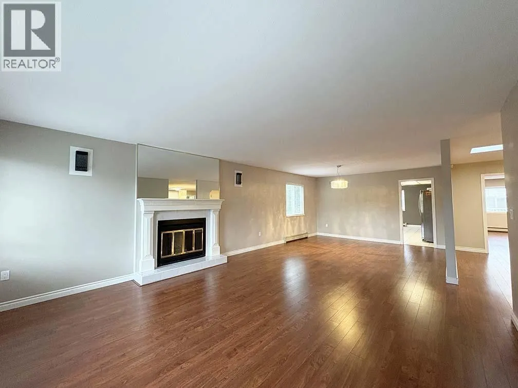 Upper 5225 CANADA WAY