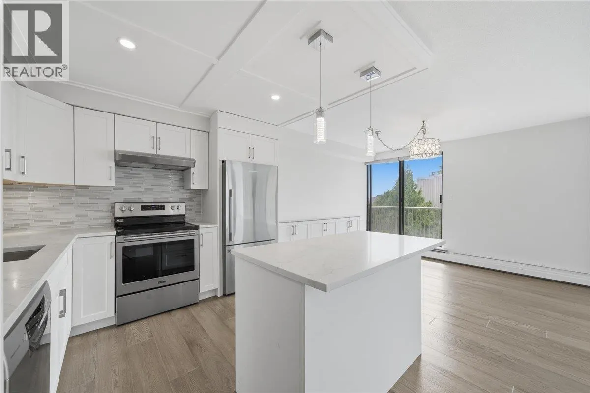 802 1745 ESQUIMALT AVENUE