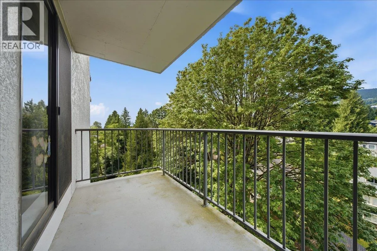 802 1745 ESQUIMALT AVENUE