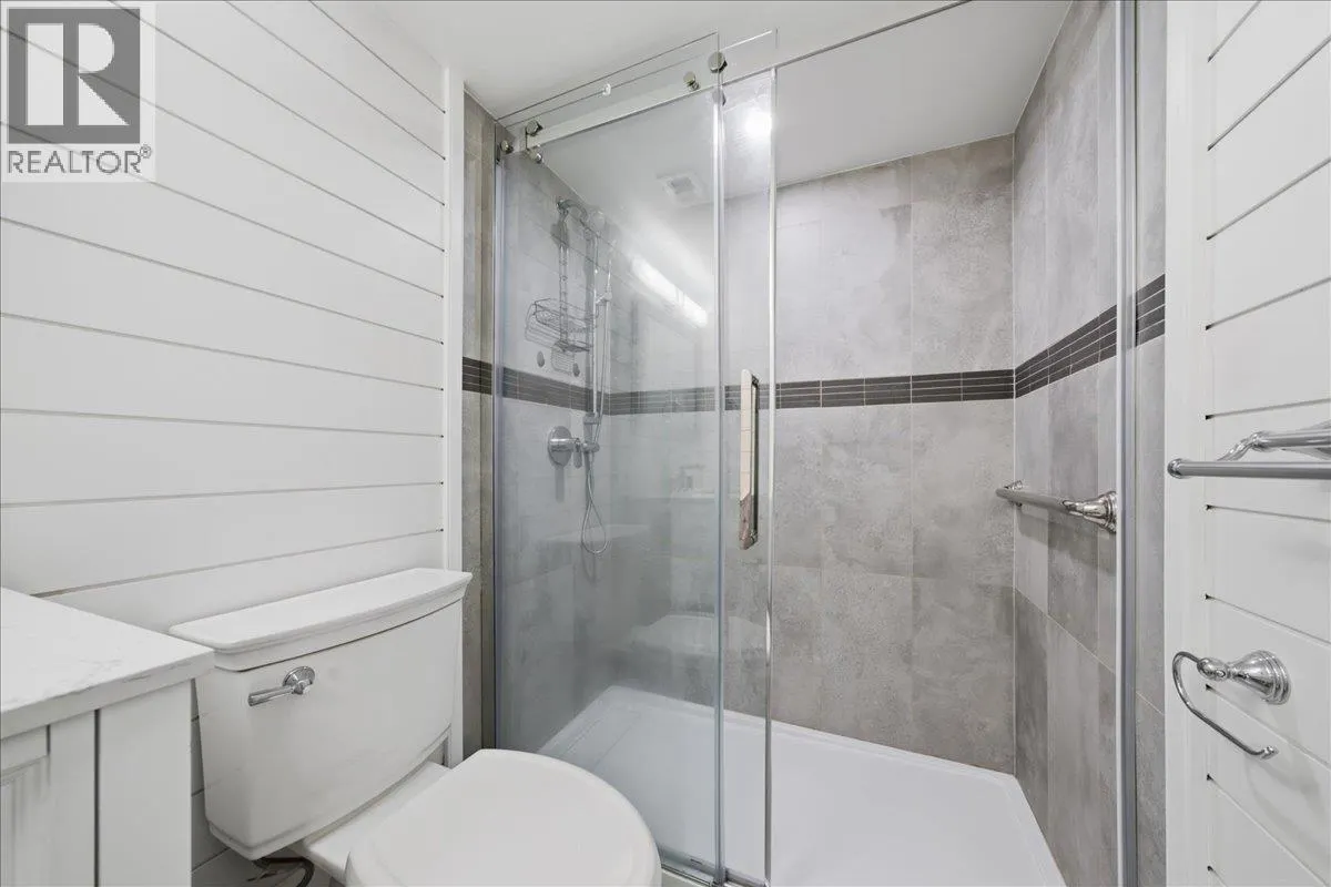 802 1745 ESQUIMALT AVENUE