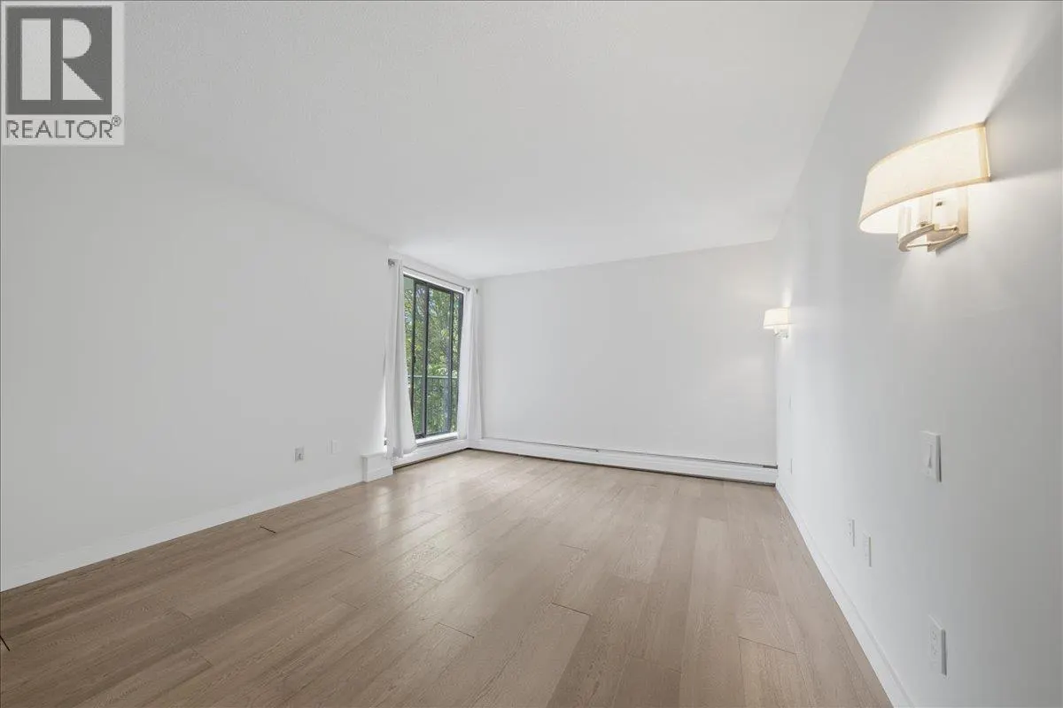 802 1745 ESQUIMALT AVENUE