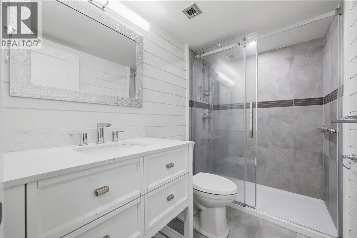 802 1745 ESQUIMALT AVENUE