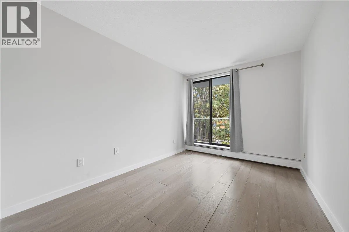 802 1745 ESQUIMALT AVENUE
