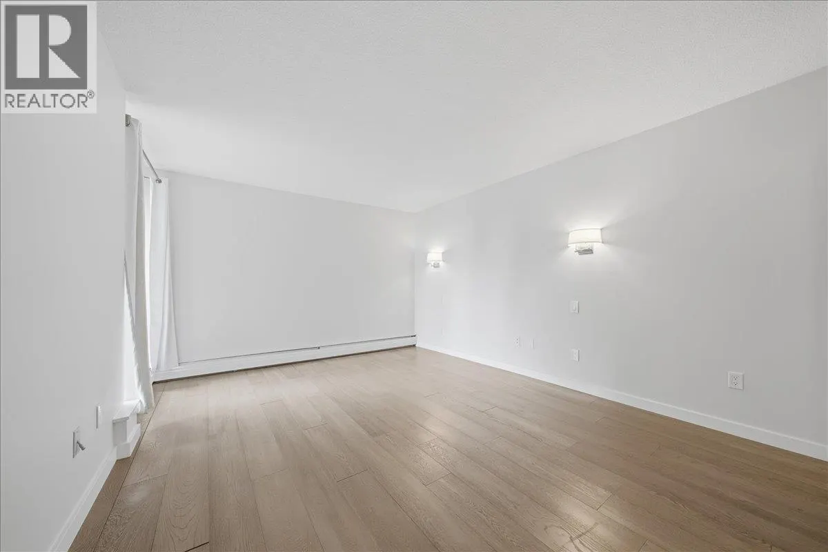 802 1745 ESQUIMALT AVENUE