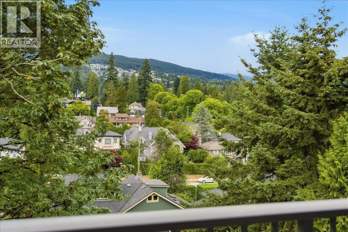 802 1745 ESQUIMALT AVENUE