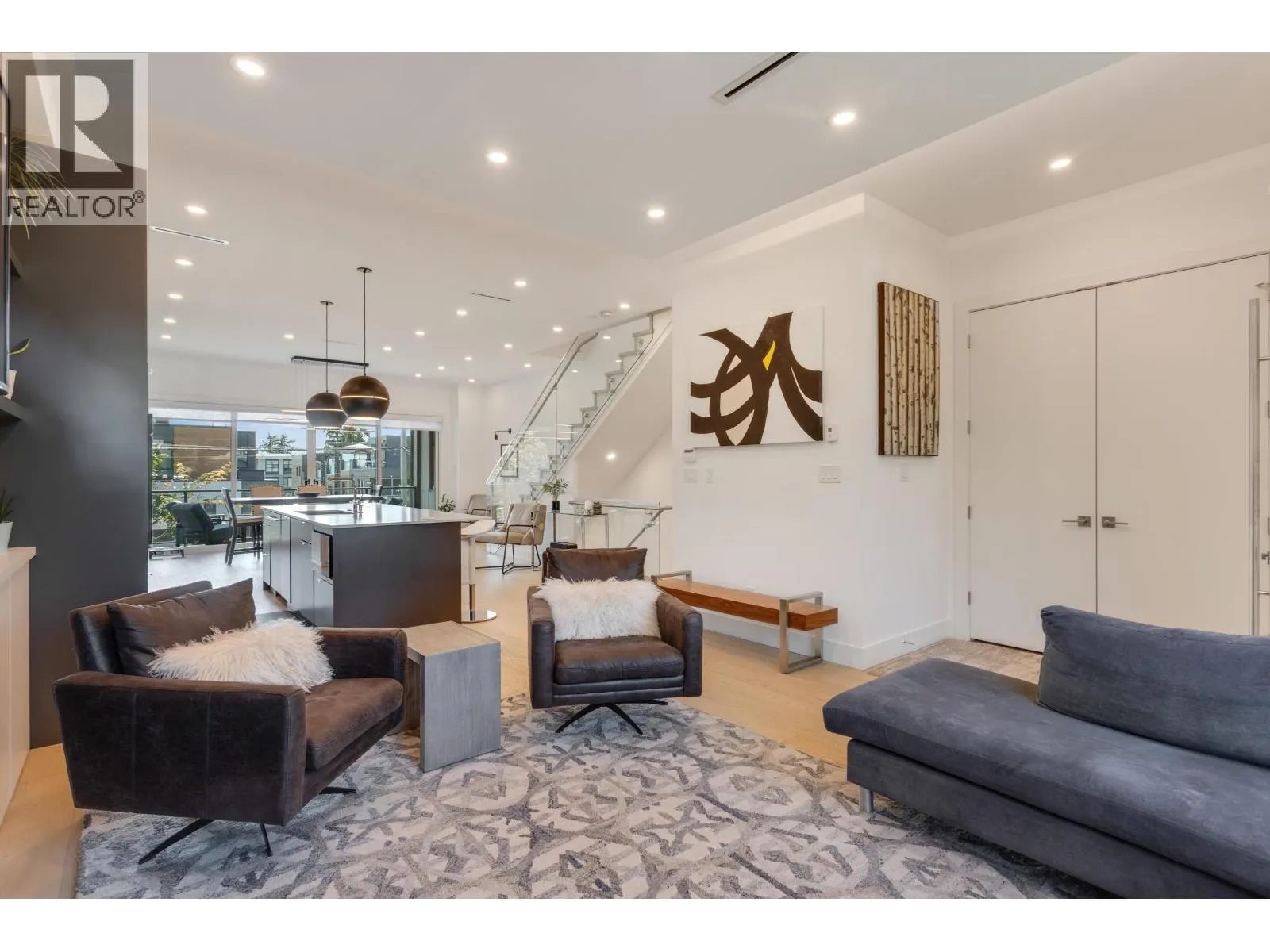 609 E 4TH STREET