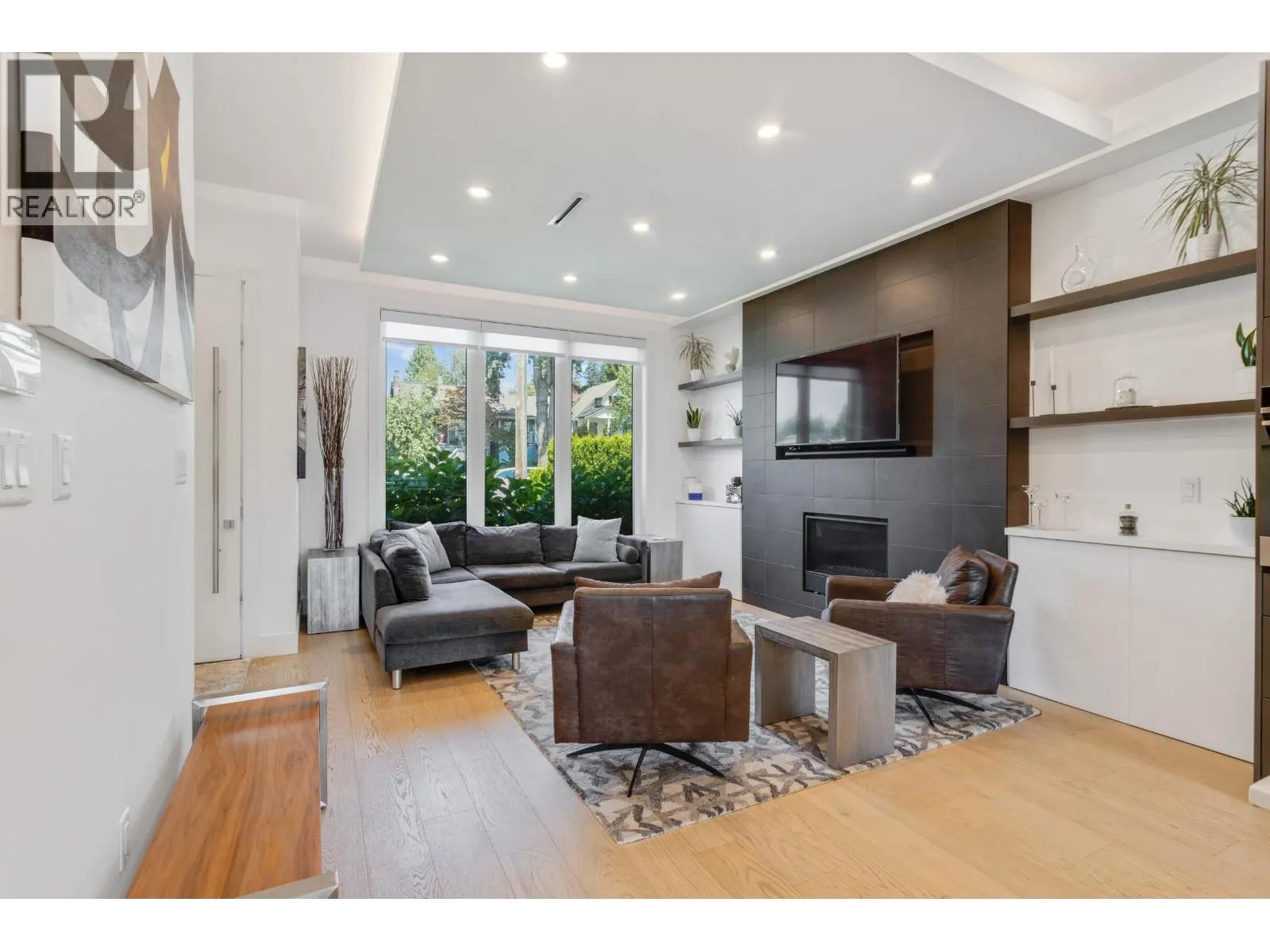 609 E 4TH STREET