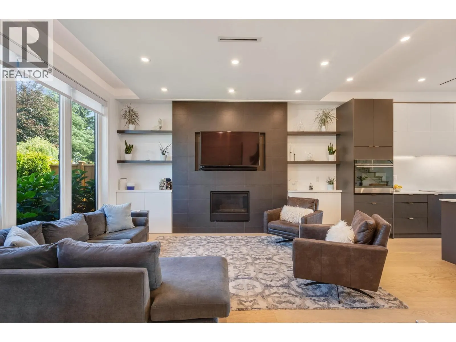 609 E 4TH STREET