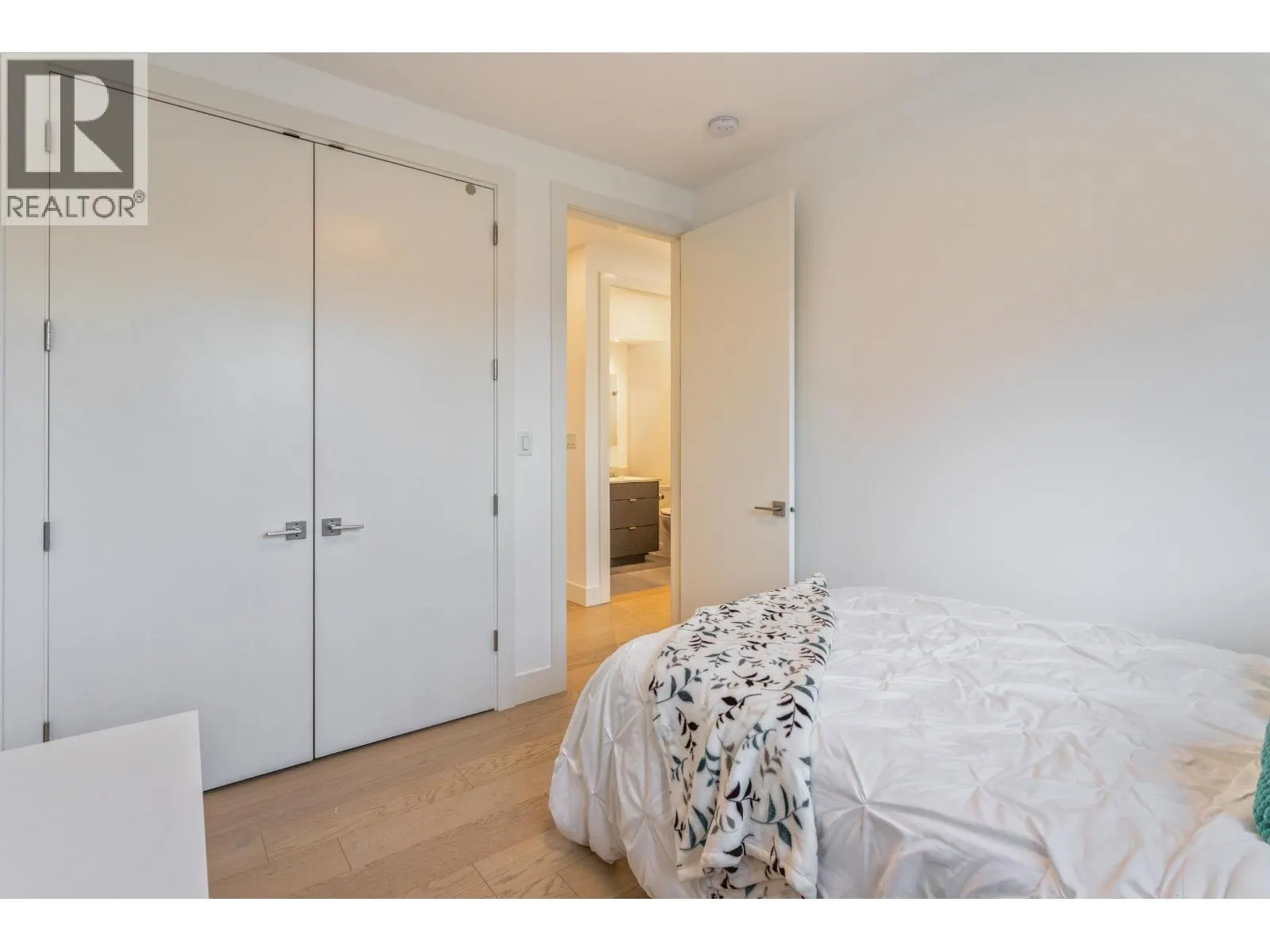 609 E 4TH STREET