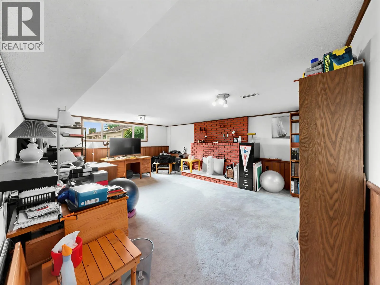 524 LYN COURT