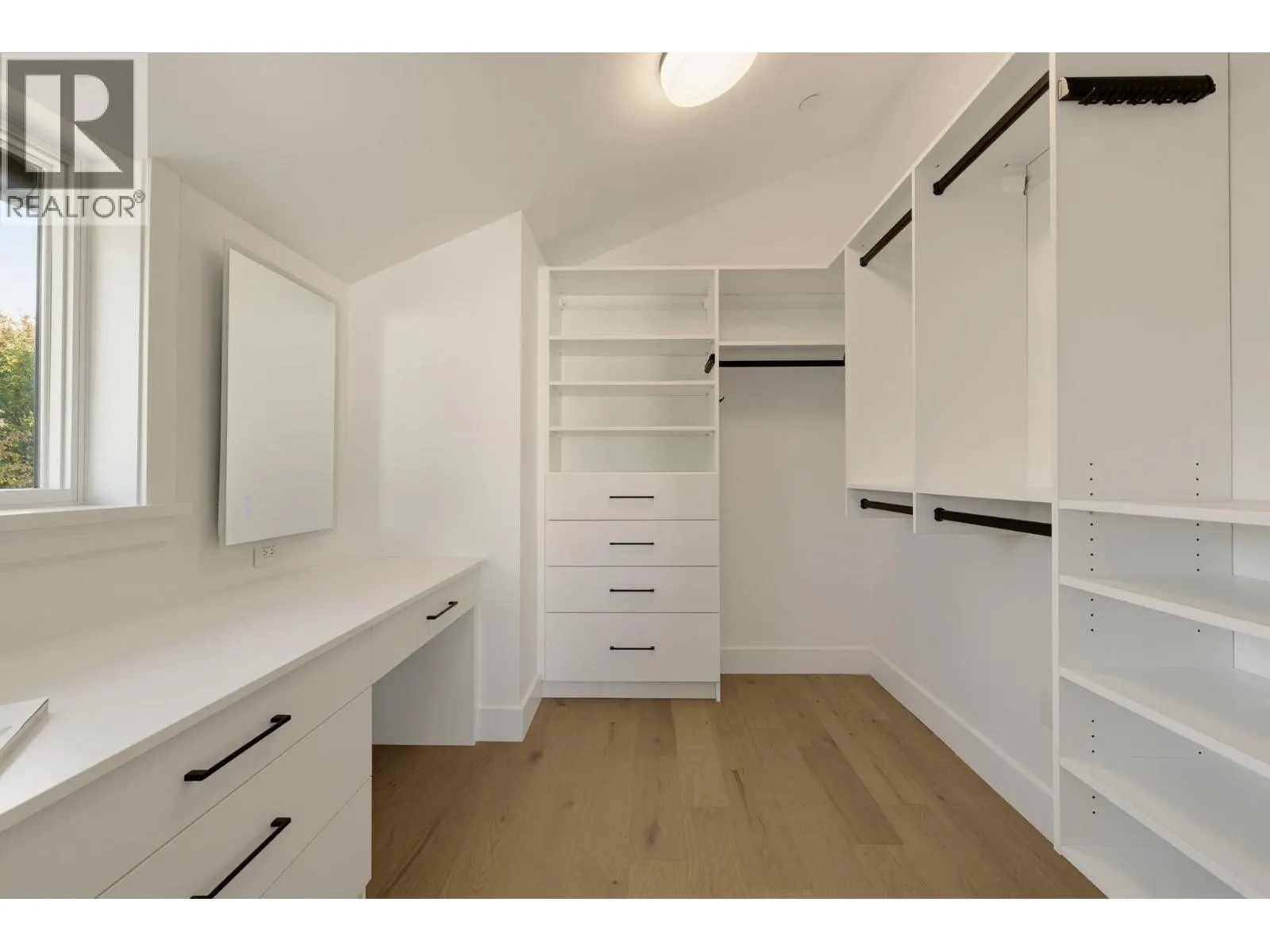 1 326 W 14TH STREET