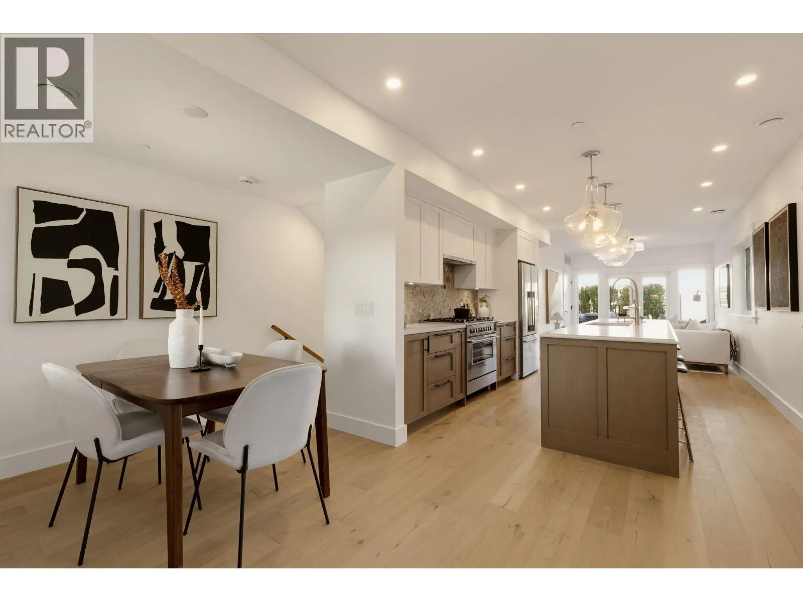 1 326 W 14TH STREET