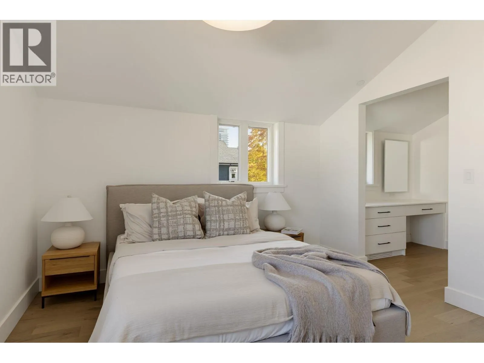 1 326 W 14TH STREET