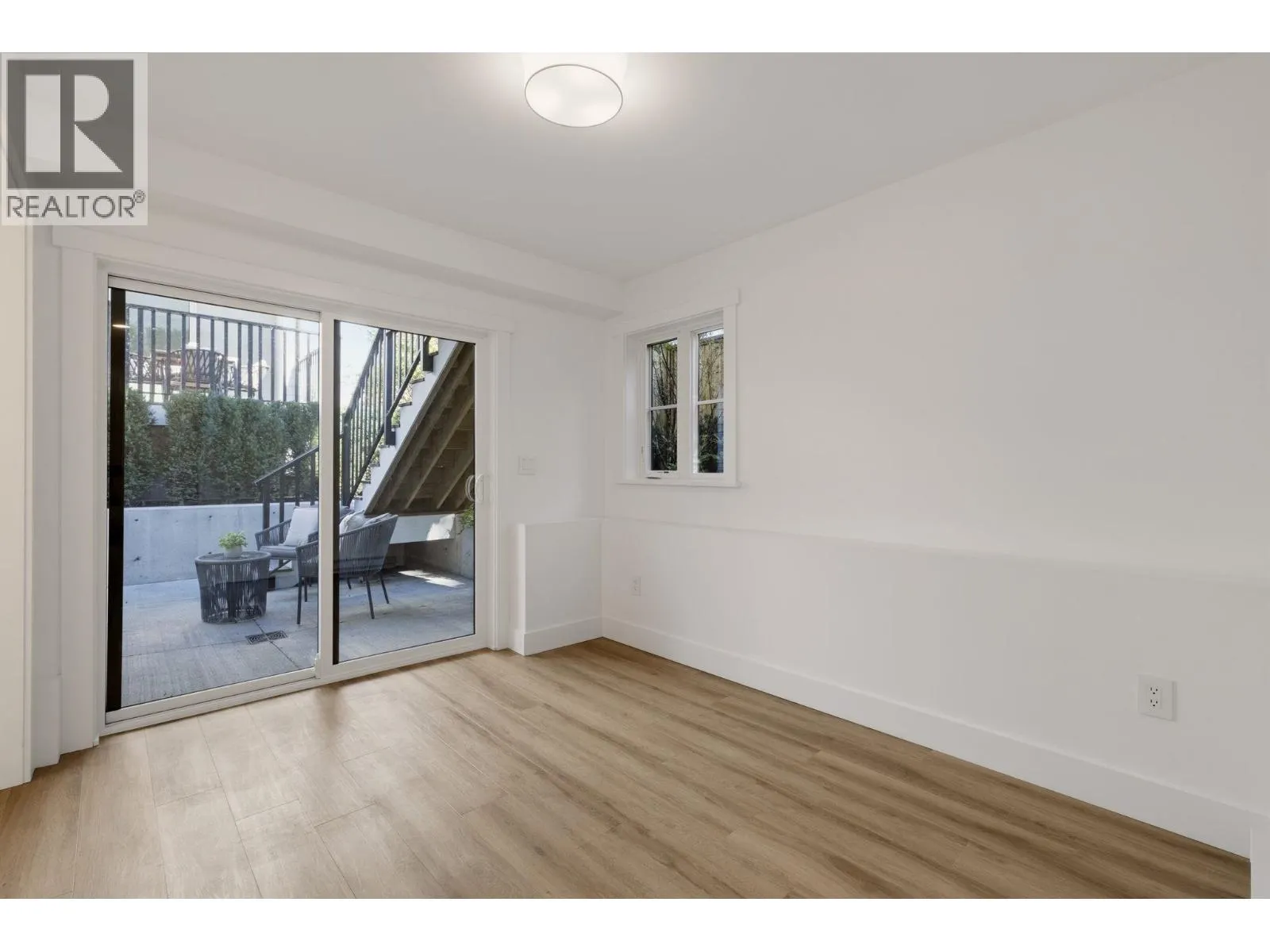 1 326 W 14TH STREET