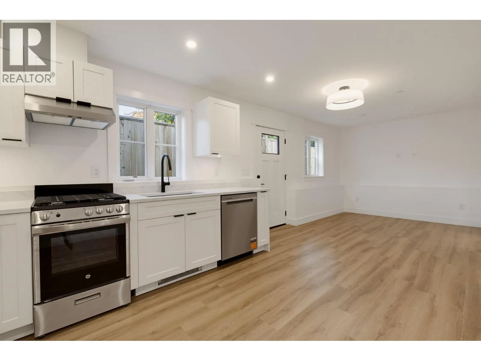 1 326 W 14TH STREET