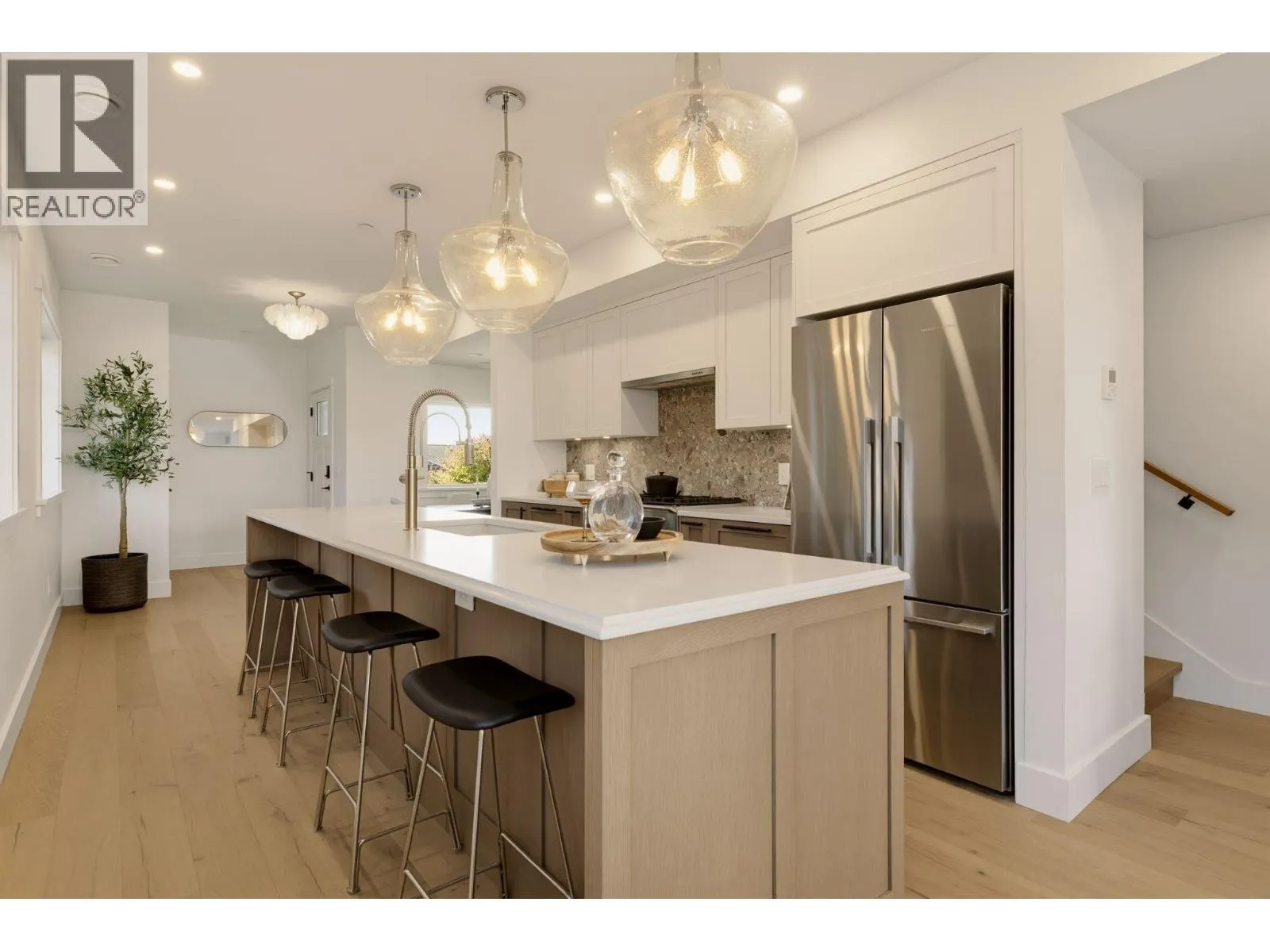 1 326 W 14TH STREET