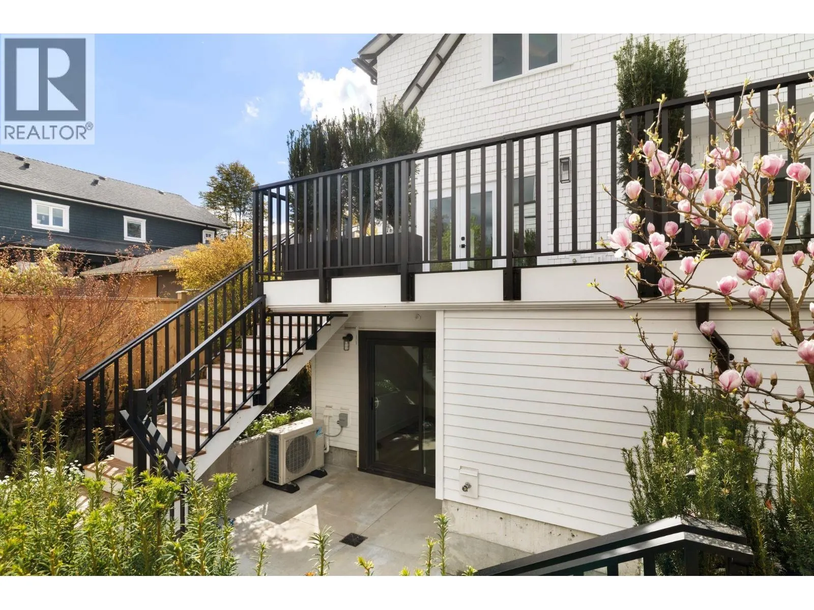 1 326 W 14TH STREET