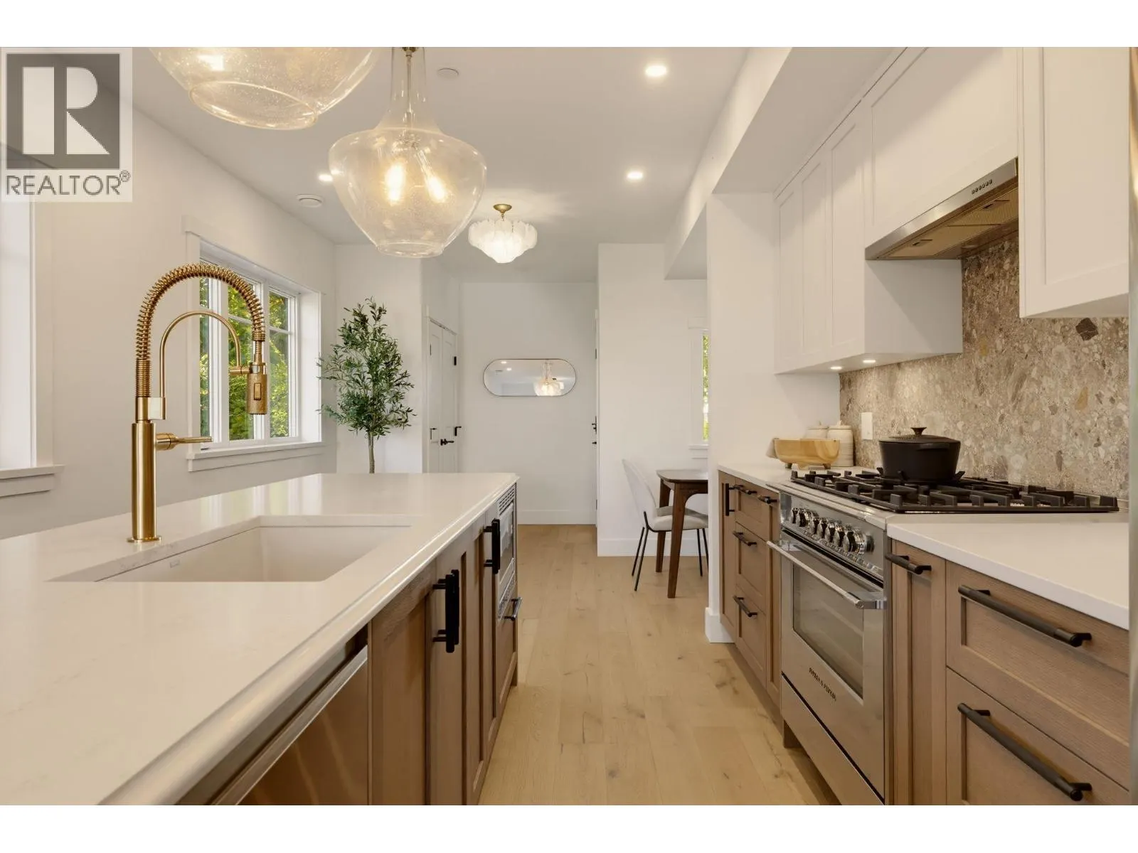 1 326 W 14TH STREET