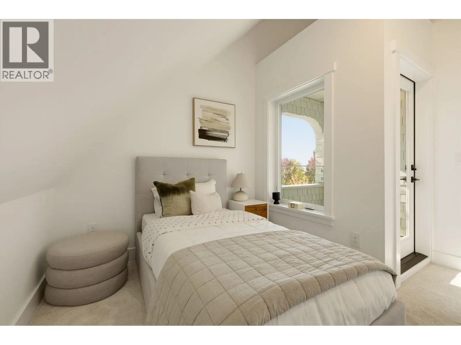 1 326 W 14TH STREET