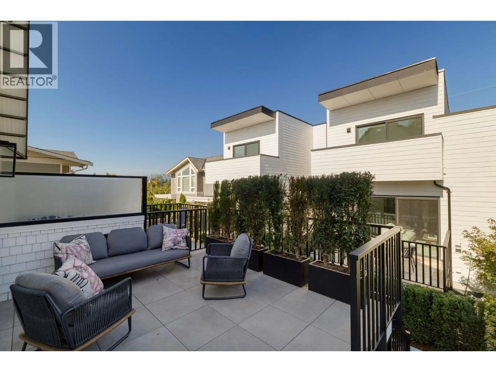 1 326 W 14TH STREET