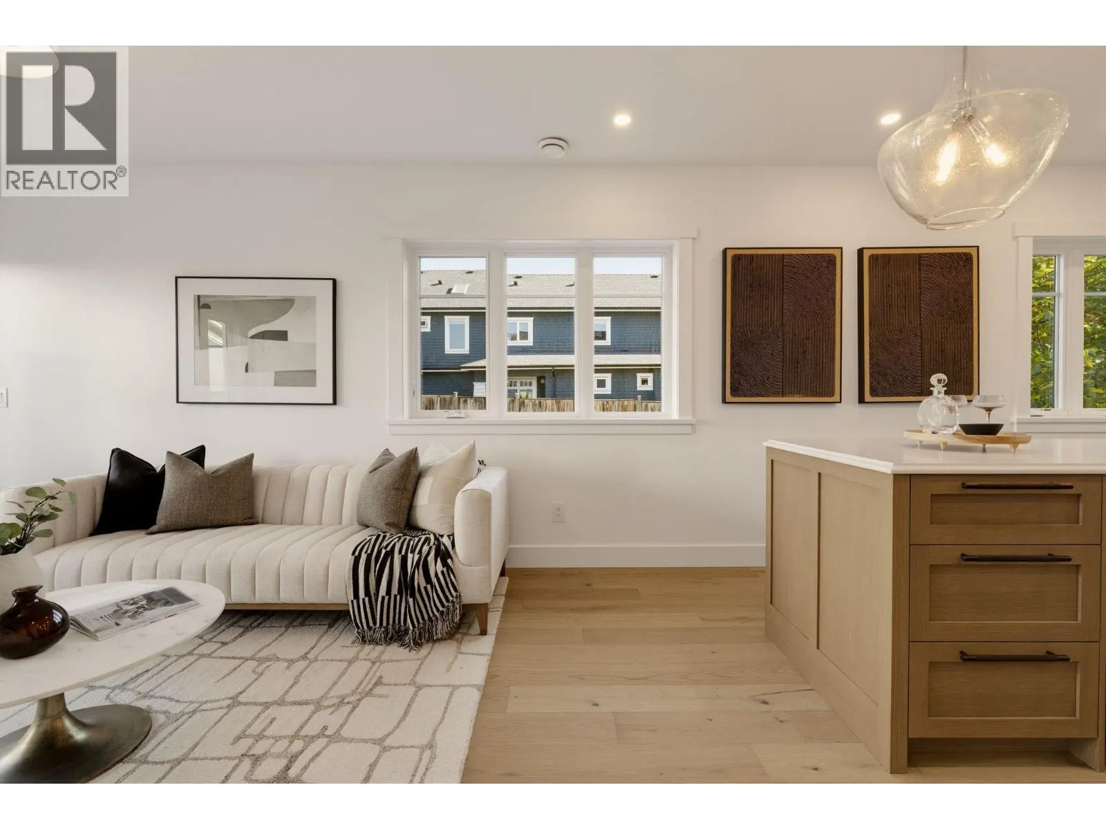 1 326 W 14TH STREET