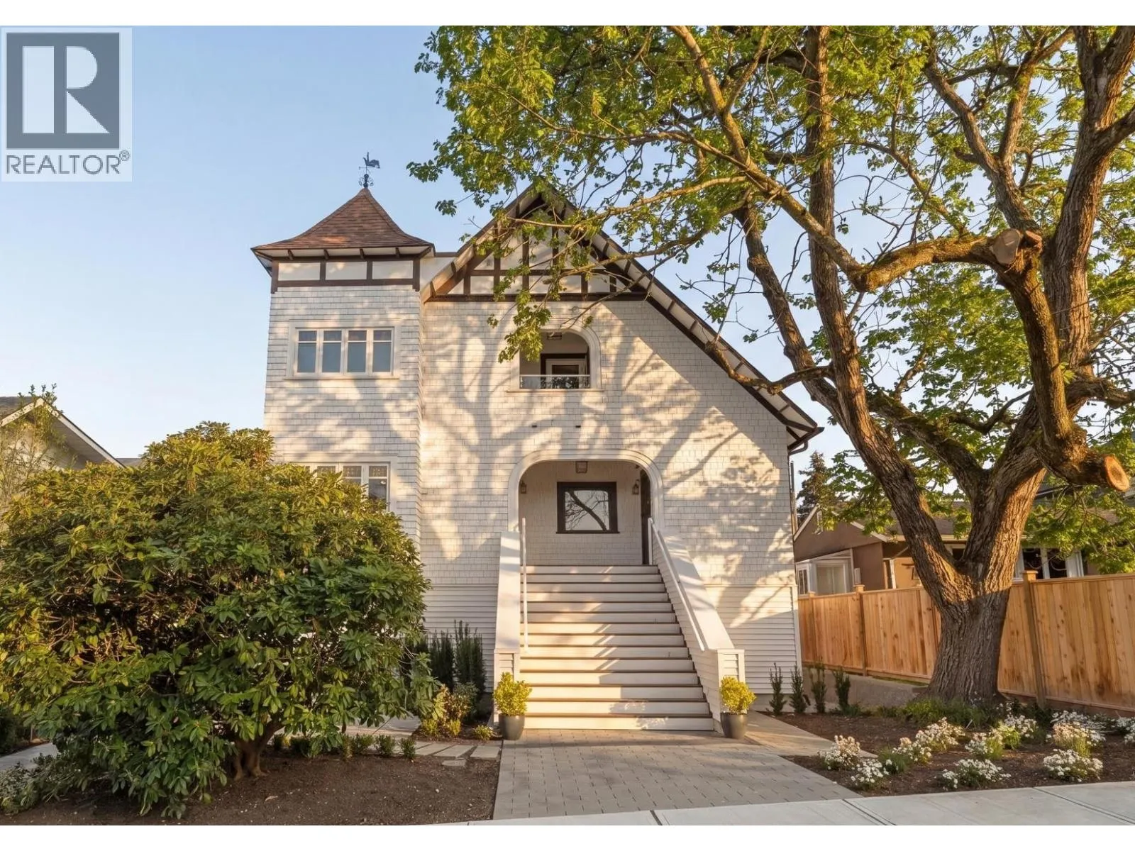 1 326 W 14TH STREET