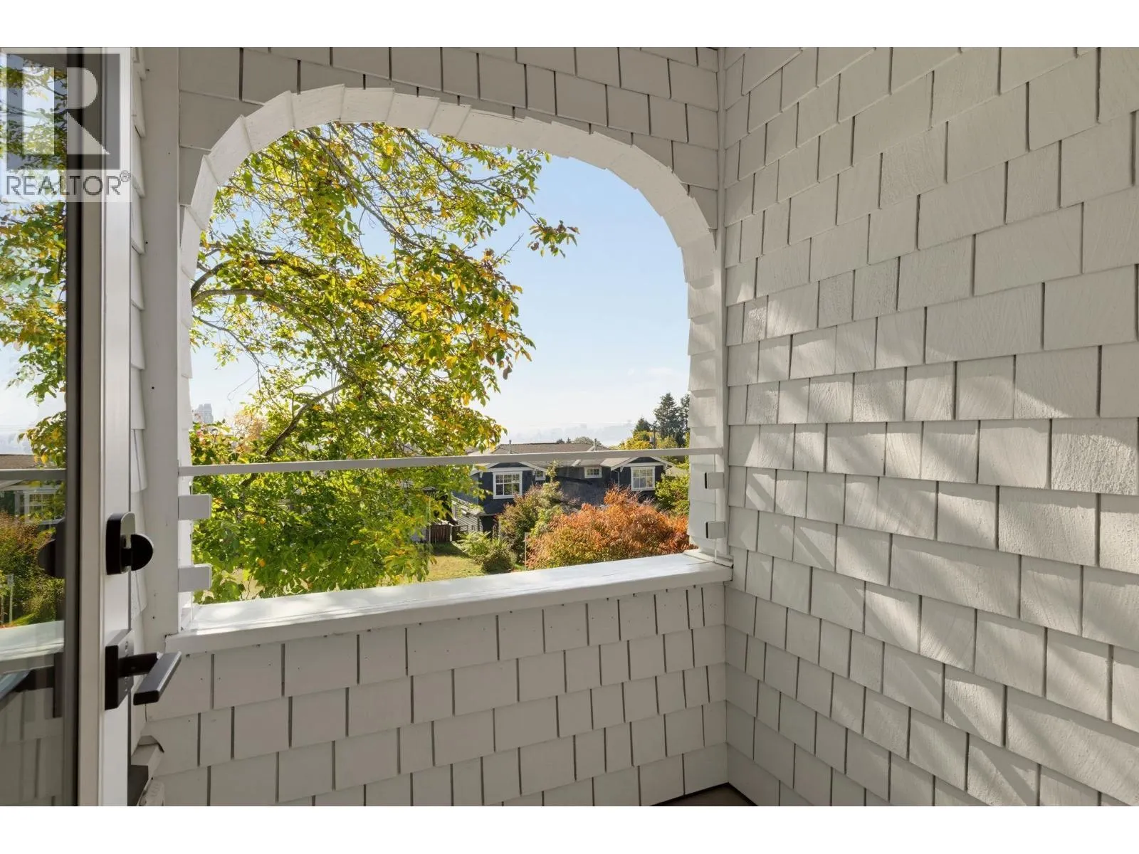 1 326 W 14TH STREET