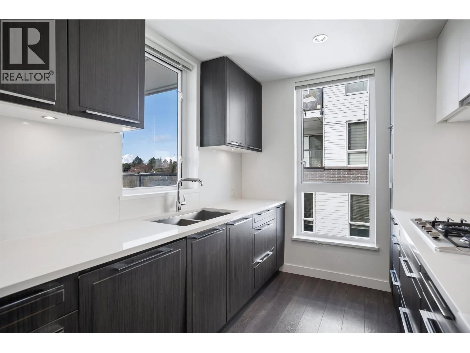 608 6677 CAMBIE STREET